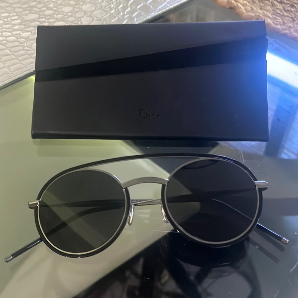 New Christian Dior sunglasses with certification. Unisex